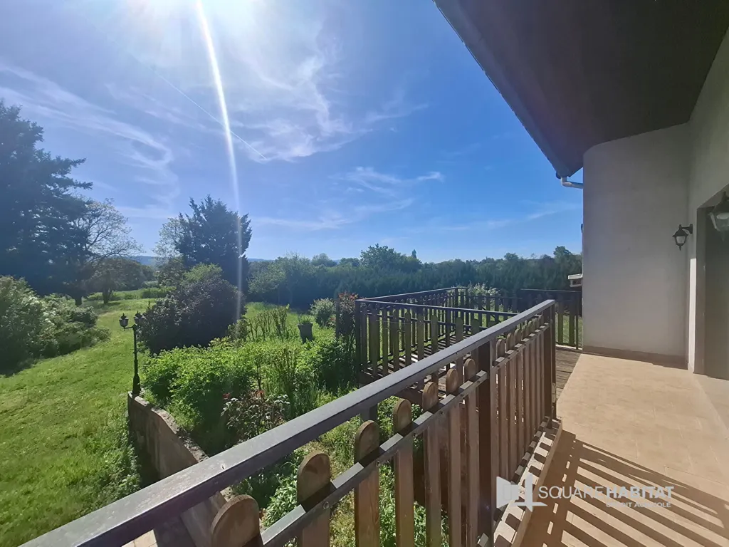 Balcon - Maison à Rafraîchir avec Jardin à Hauterive