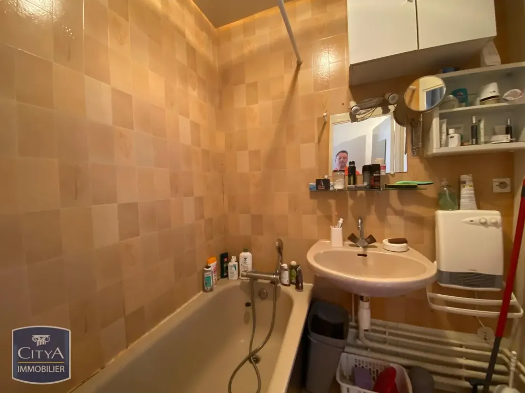 Salles de bain - Appartement 1 Pièce dans le Centre Historique de Clermont-Ferrand