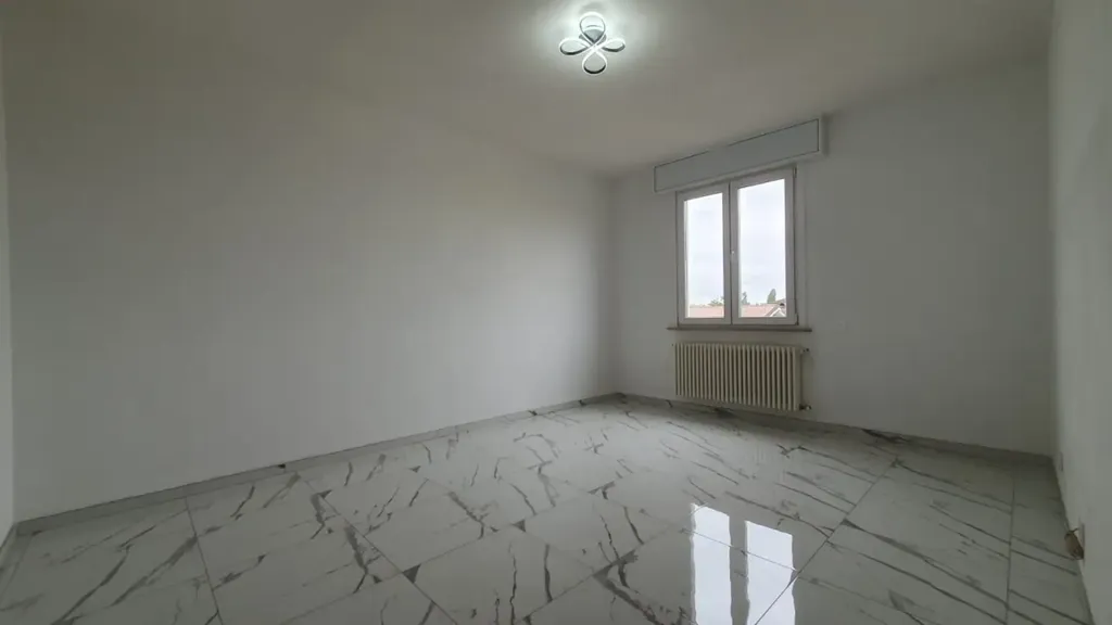 Pièces - Rustic-Style Apartment with Balcony in Mirandola