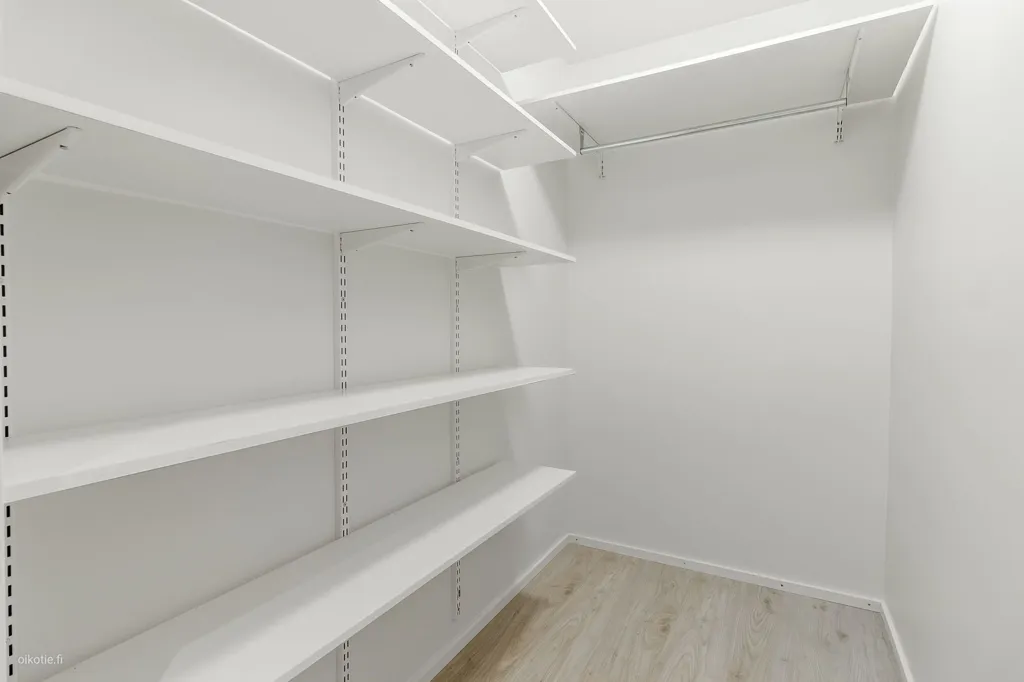 Stanze - Bright Studio with Balcony in Vantaa's Kivistö