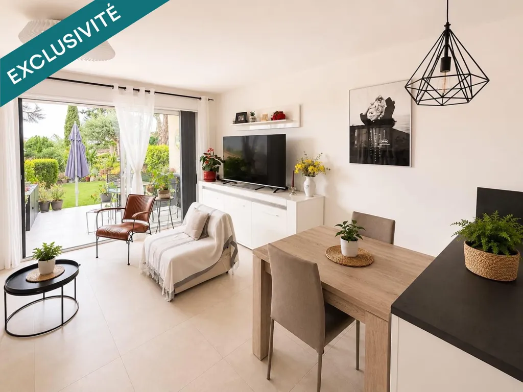 Séjour - Appartement 2 Pièces avec Terrasse et Jardin à Fréjus
