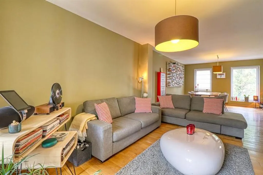 5 magamistoaga korter asukohas Neder-Over-Heembeek