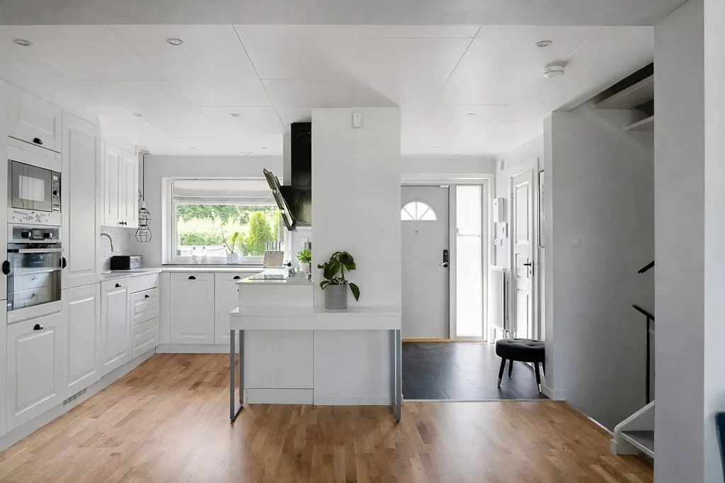 Köök - Renovated Terraced House with Corner Plot