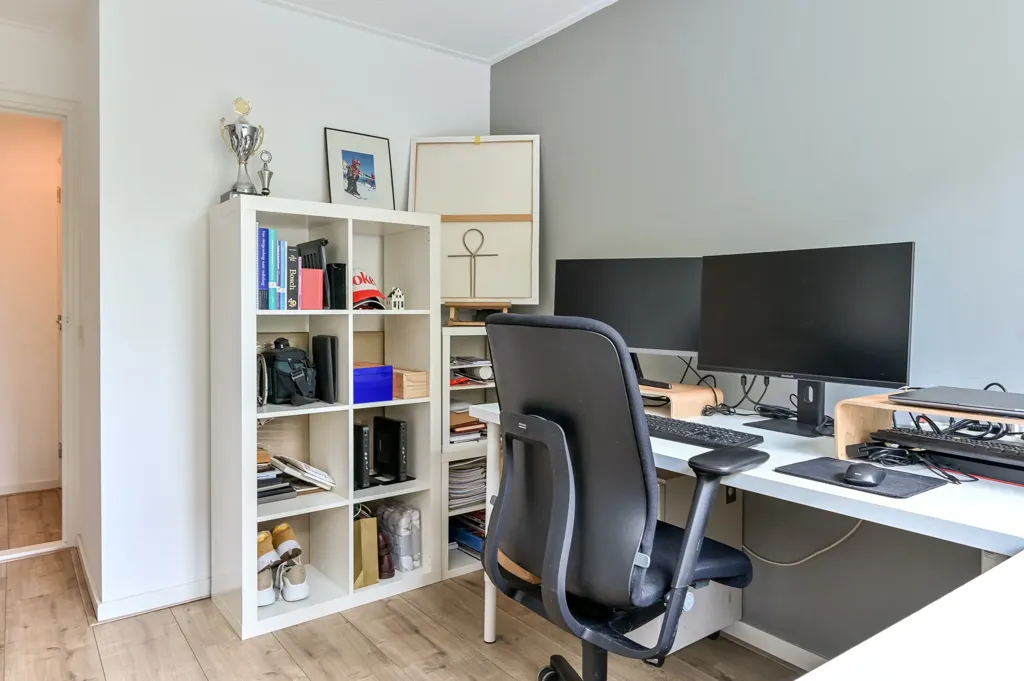 Bureau - Extended Corner House with Garden in Heemstede