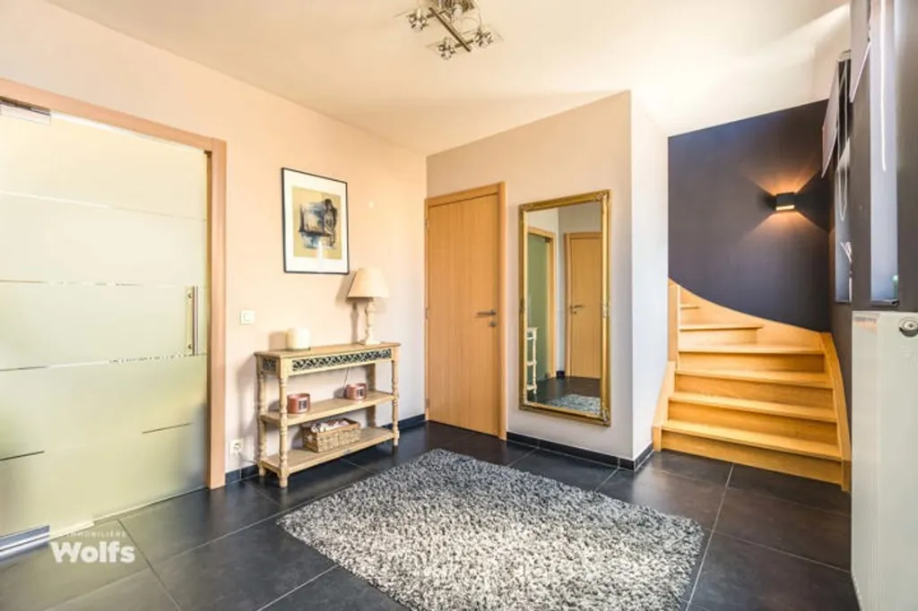 Esik - Spacious 2008 House with Garden in Semi-Detached Setting