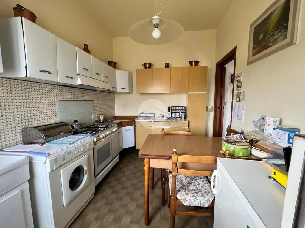 Cuisine - Spacious 2-Bedroom Flat with Balcony in Erbusco