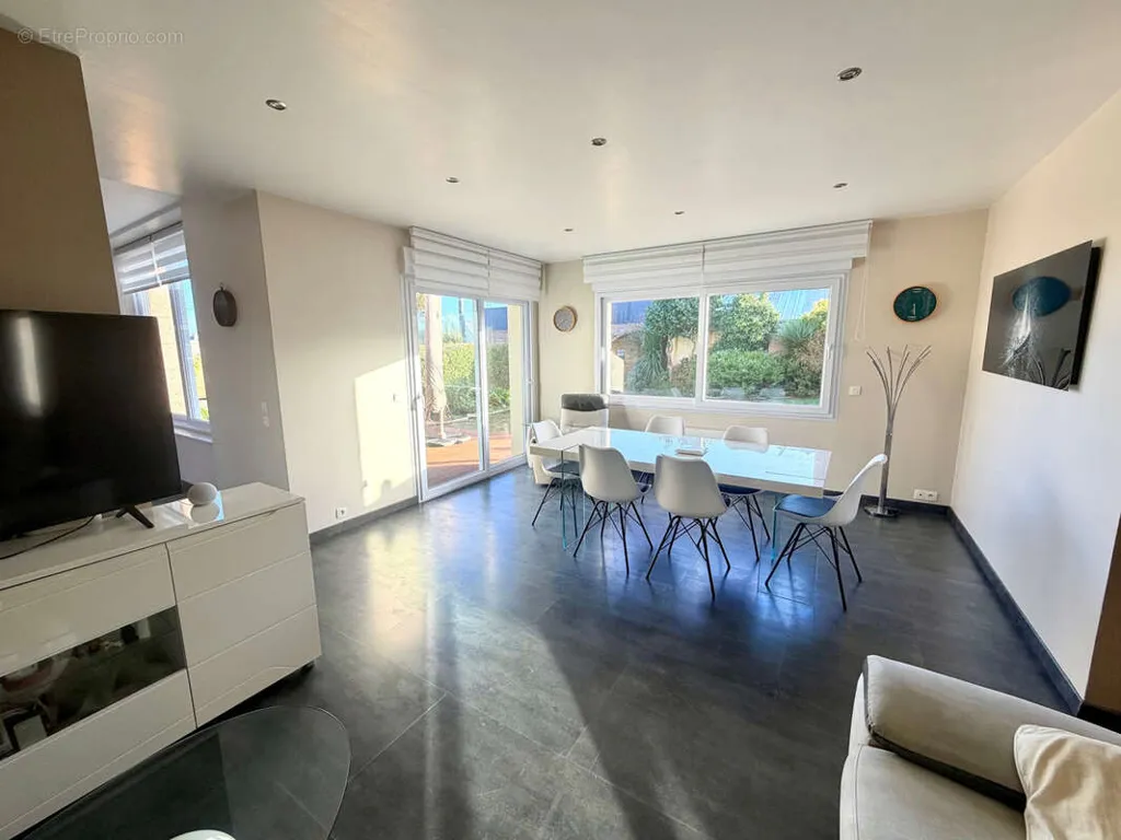 Living Room - 5-room house in Perros-Guirec