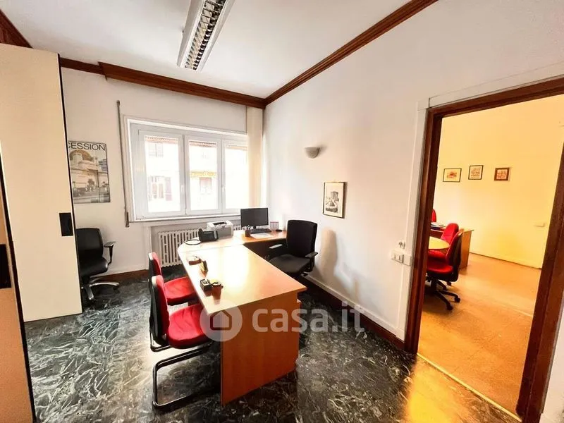 Bureau - Versatile Apartment in Via Torlonia, Rome