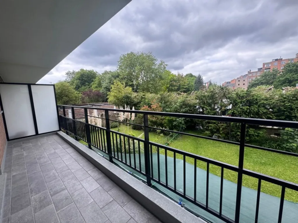 Balcone - Studio with South-Facing Terrace in Etterbeek
