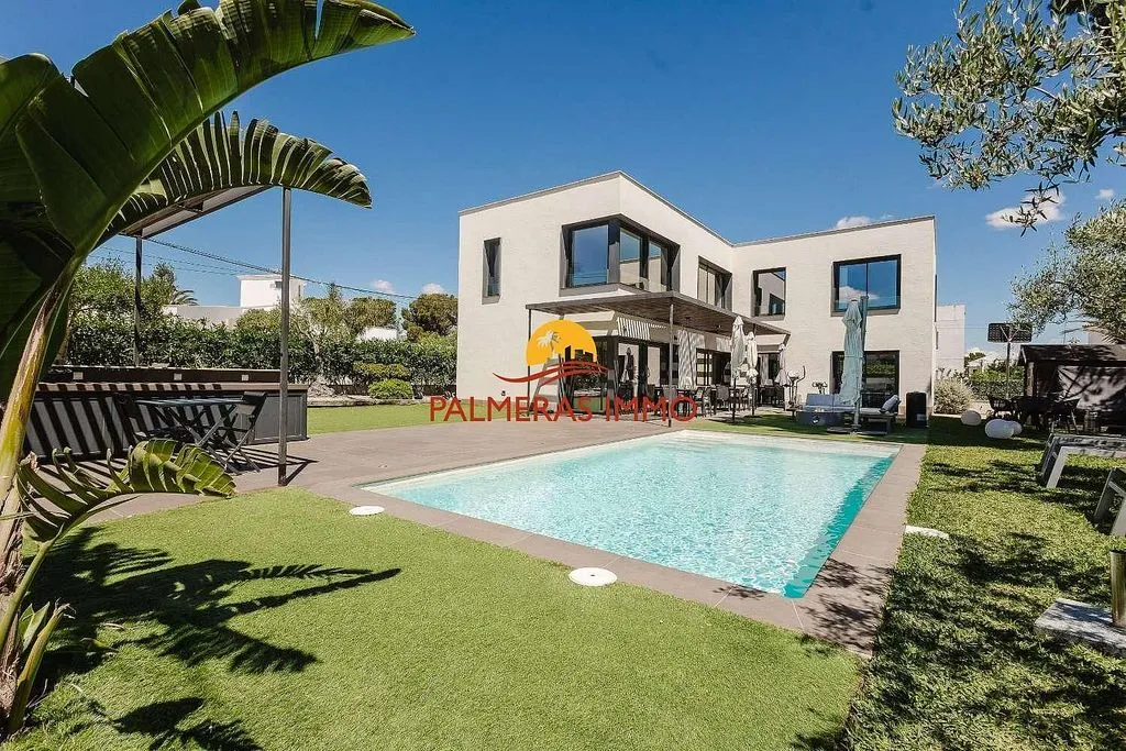 Piscine - Chalet with Pool and Terrace in Les Tres Cales