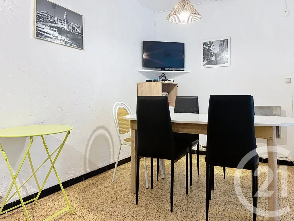 Salle à manger - Appartement Meublé 2 Pièces, Quartier Gare Théâtre à Sète