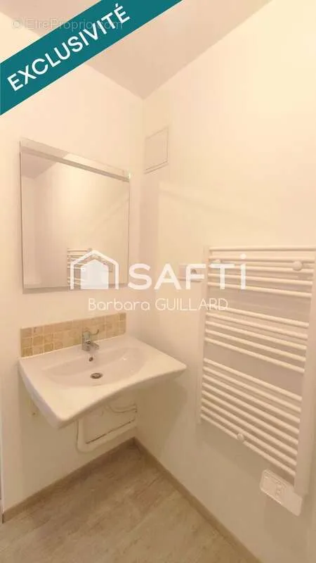 Bagni - Professional Space with Balcony in Saint-Raphaël