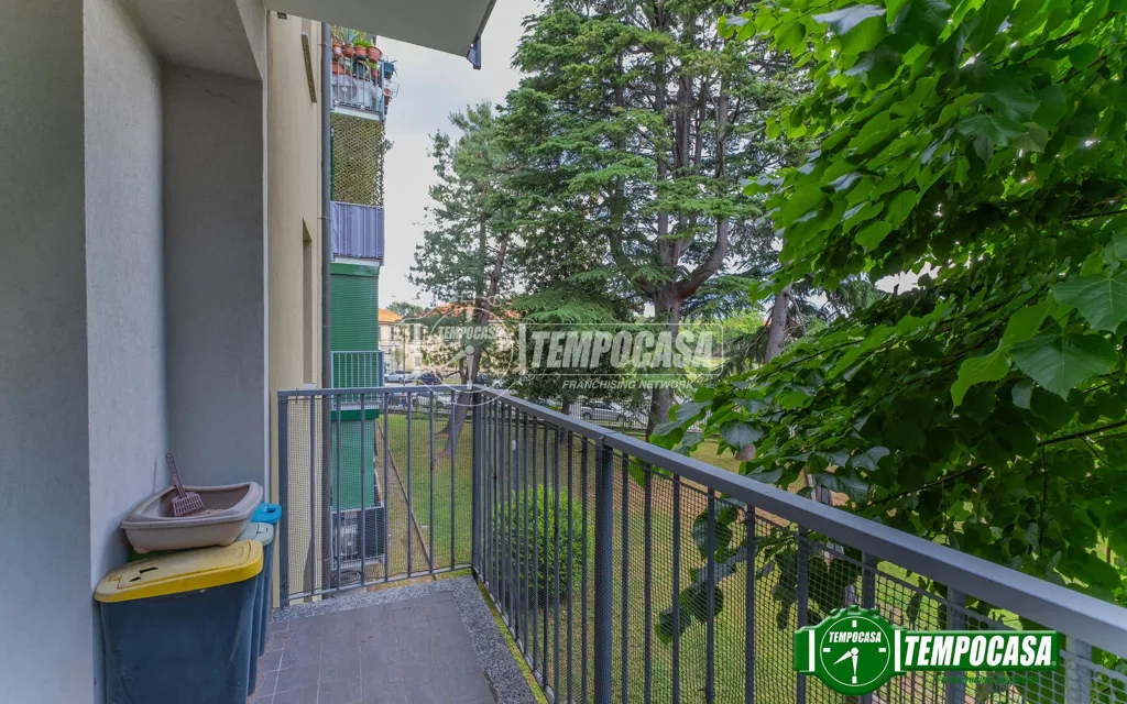 Balcon - 3-Bedroom Apartment with Balcony in Milan