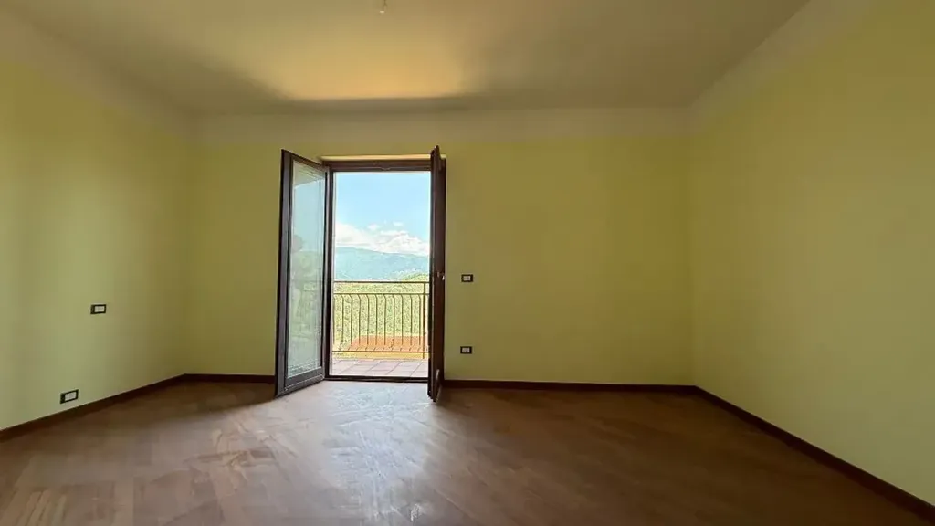 Pièces - Bifamiliar Villa with Garden in Laurignano