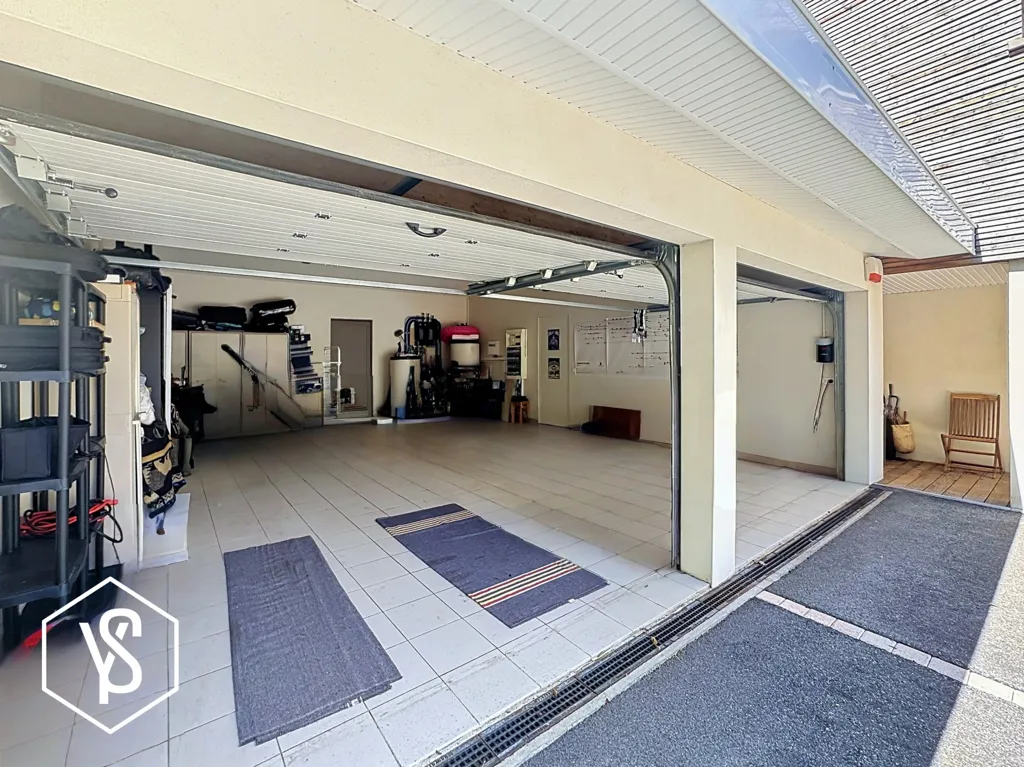 Garage - Architect's Villa with Pool near Saint-Orens