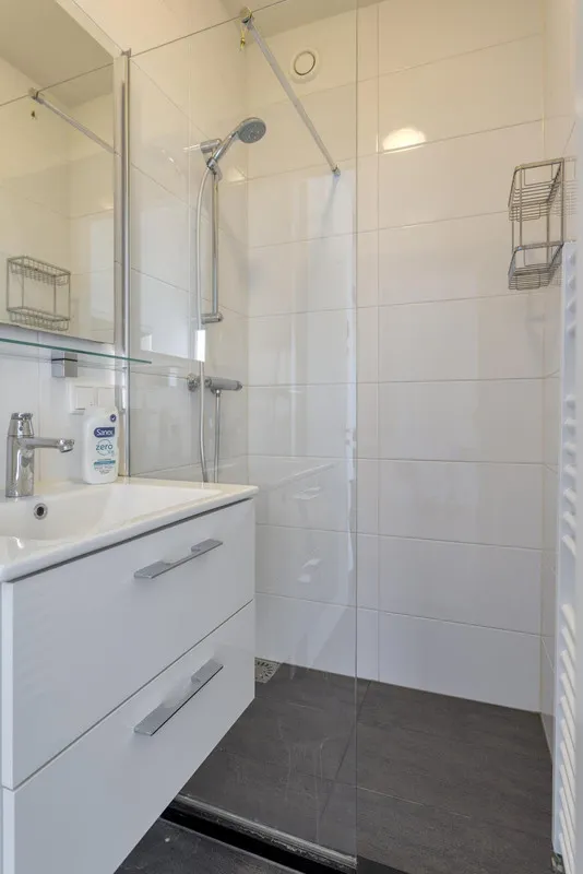 Salles de bain - Galerij Flat with Balcony in Rubroek, Rotterdam
