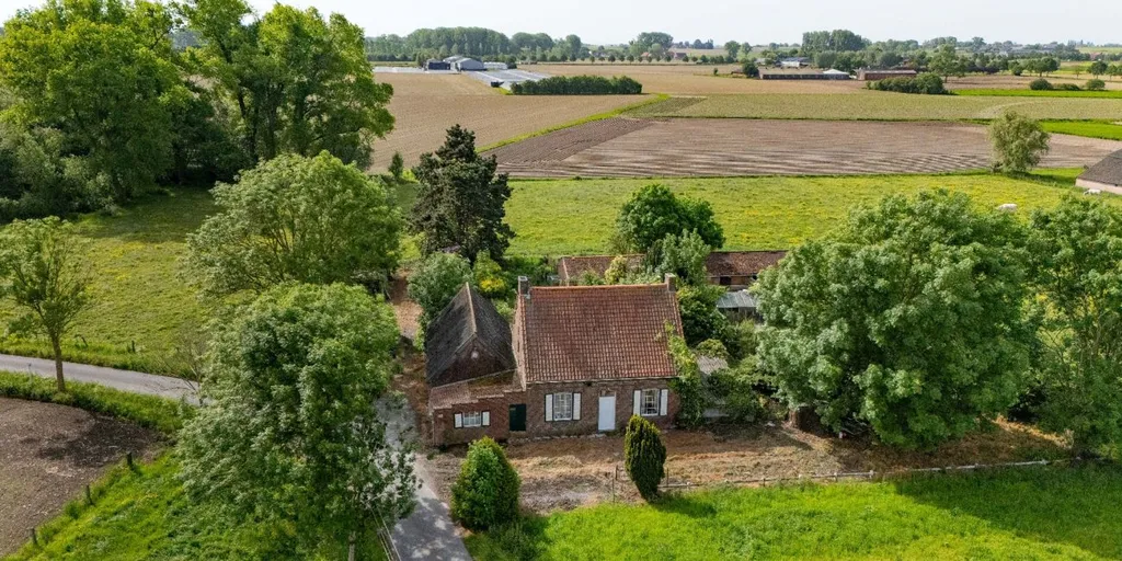Õhuvaade - Farmhouse with Barns in Kanegem