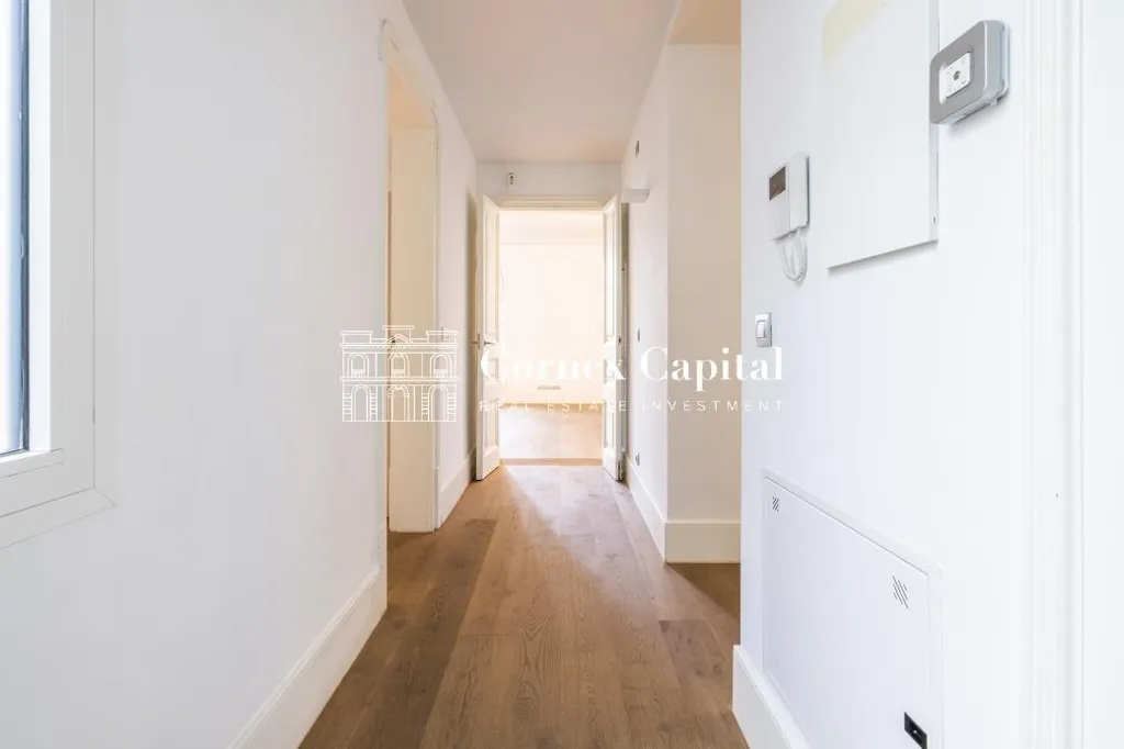 Hallway - Penthouse-Duplex with Terrace in Eixample, Barcelona