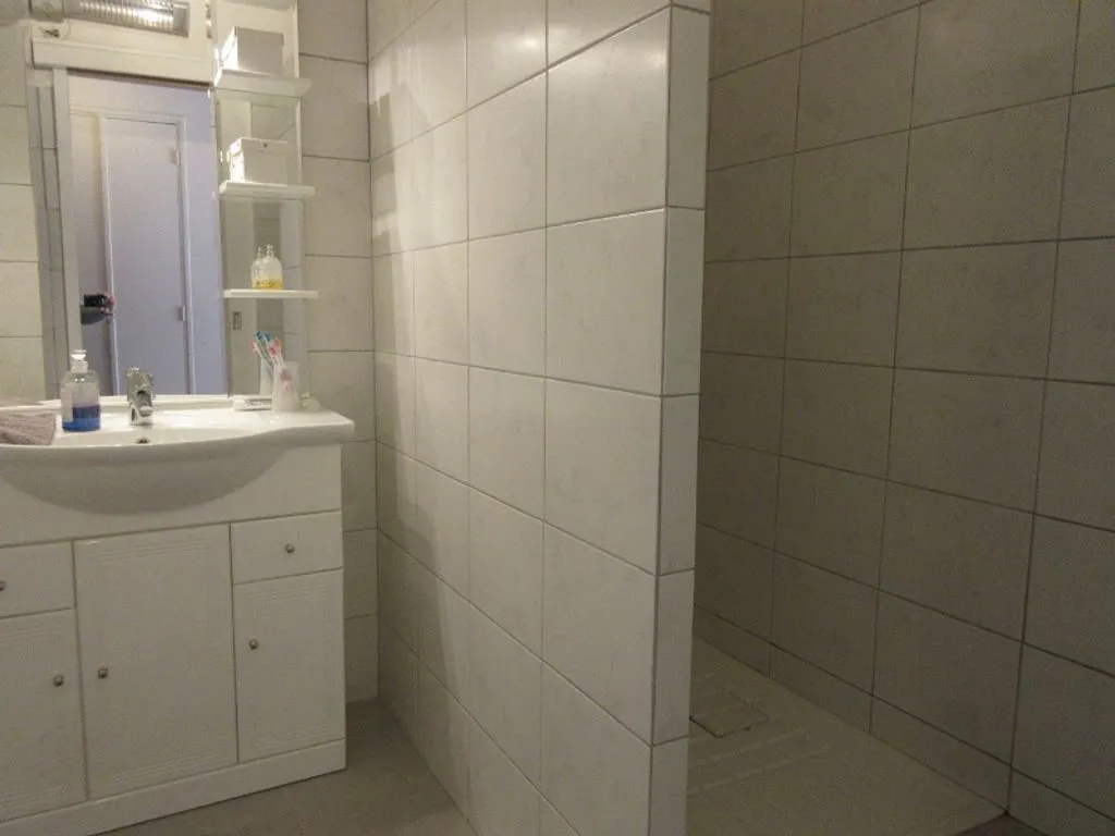 Salles de bain - Appartement Rénové avec Terrasse à Sainte-Maxime