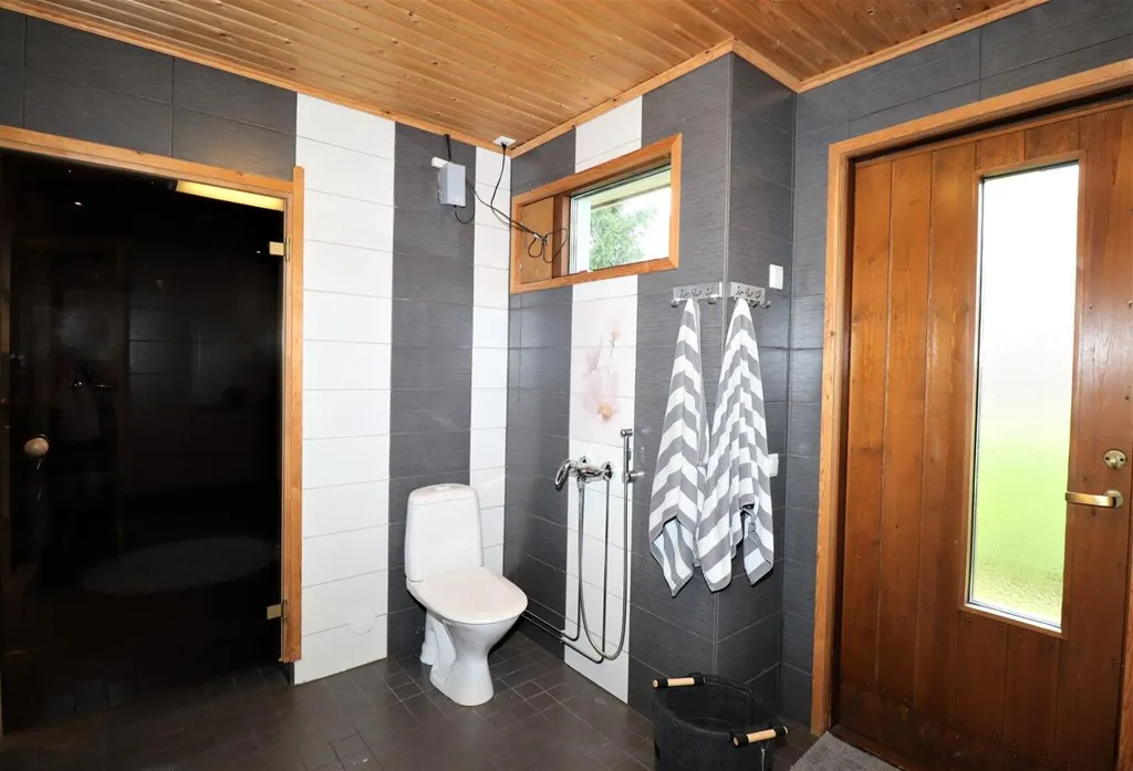 Salles de bain - Personalised Detached House with Sauna in Hyllykallio