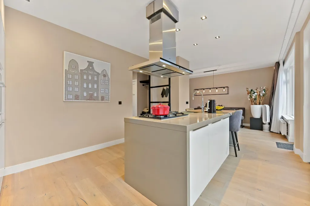 Cuisine - Renovated Apartment with Balcony in Blijdorp