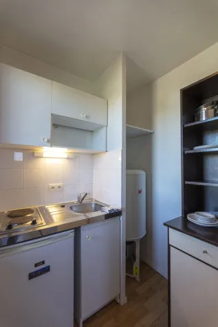 Cuisine - Studio Meublé à Proximité du RER A à Rueil-Malmaison