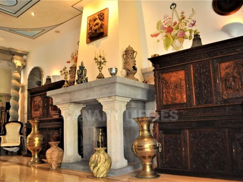 Séjour - Luxury Villa with Romanesque Features in San Bartolomé