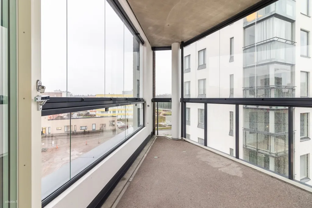 Balcon - Modern Apartment with Balcony in Kivistö, Vantaa