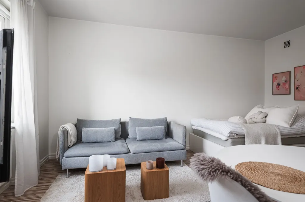 Bedrooms - Bright Studio Flat with South-Facing Windows in Haga
