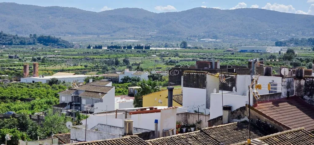 Charming Townhouse with Sun Lounge in Ador