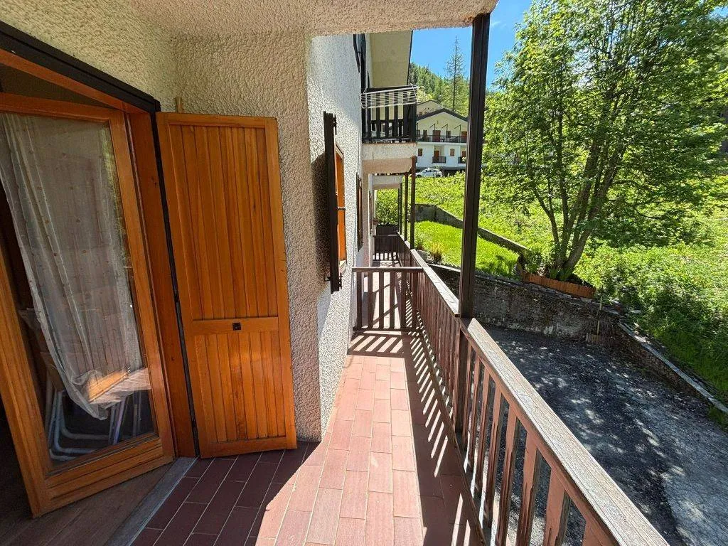 Balcone - Monolocale al piano terra con giardino a Prali