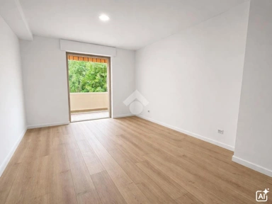 Toad - 4-Bedroom Apartment with Balconies in Piacenza