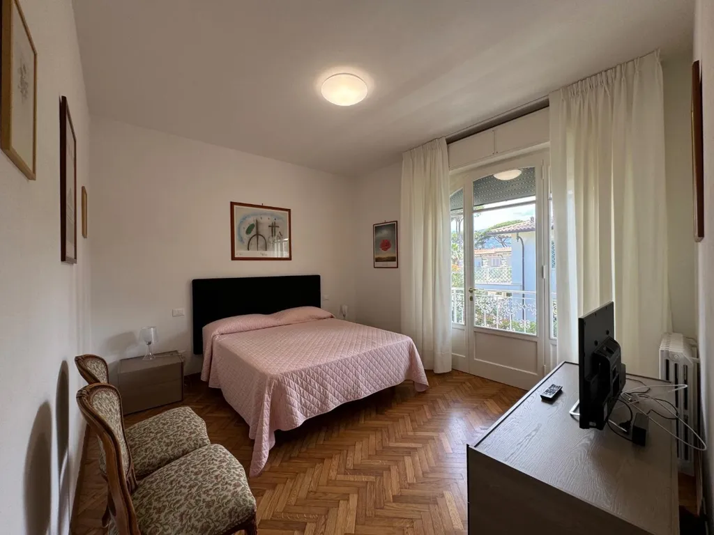 Chambres - Villa Portion with Garden in Forte Dei Marmi