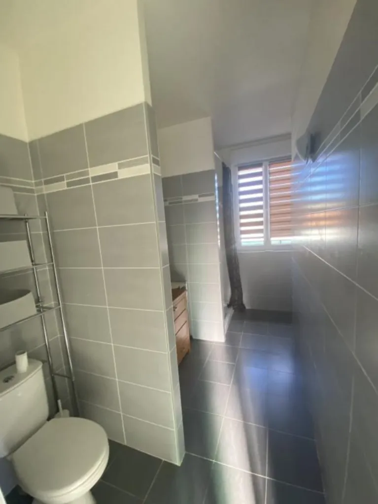 Salles de bain - Appartement 3 Pièces avec Jardin à Nice Nord