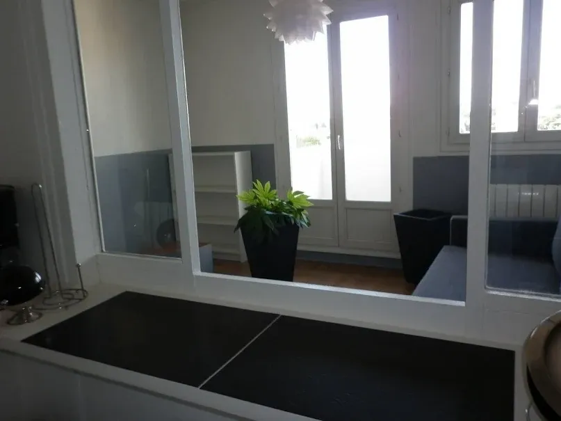Office - Meubled Studio with Balcony in Aubervilliers