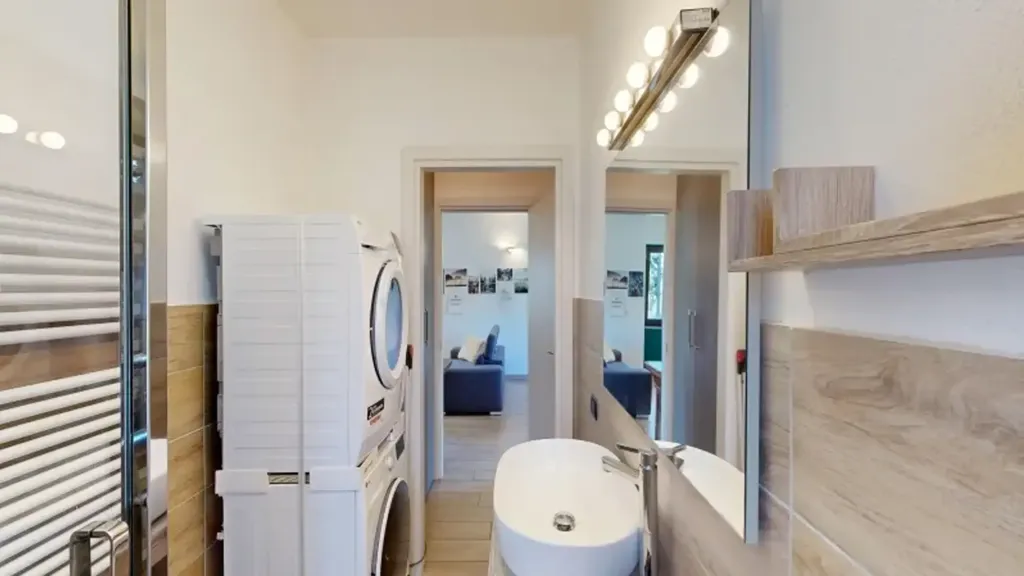 Salles de bain - Rustic Villa with Private Garden in Tradate