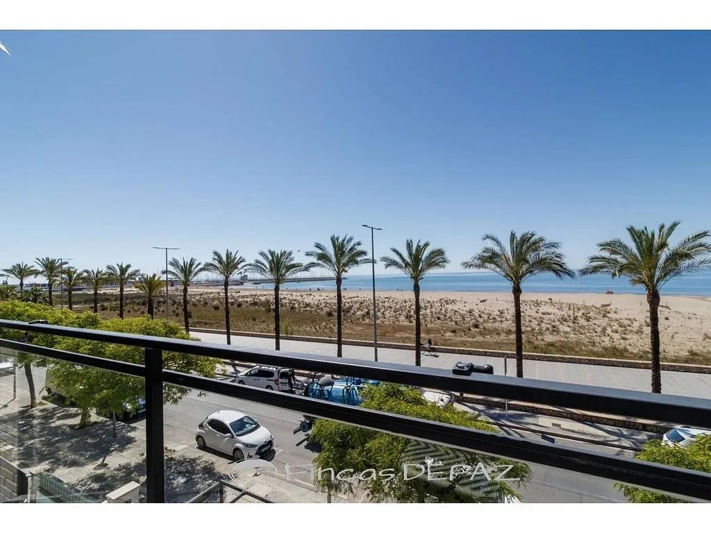 Balcone - Apartment with Sea View on Passeig Marítim