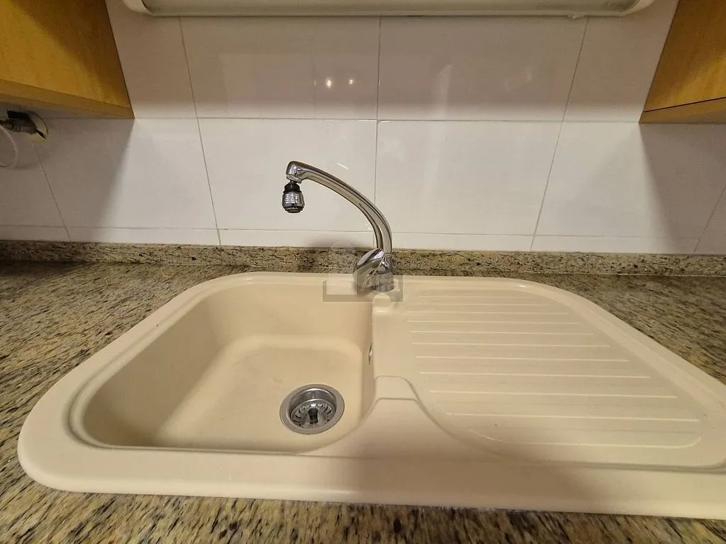 Kitchen - 1-Bed Flat with Garden on Avenida Francia