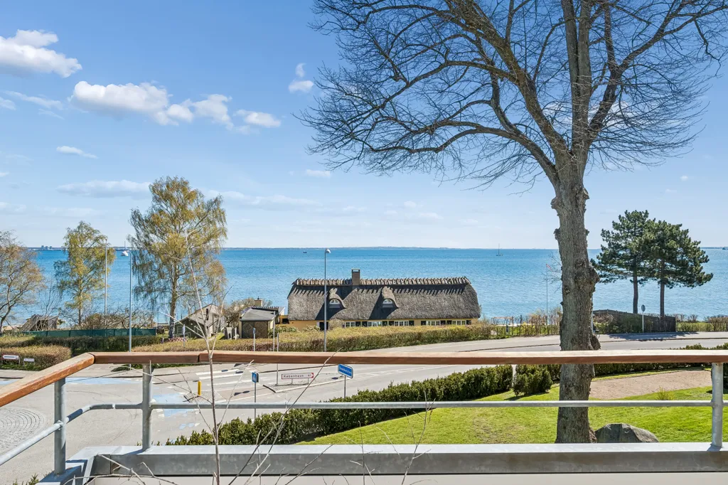 Terrasse - Corner Apartment with Øresund View in Snekkersten