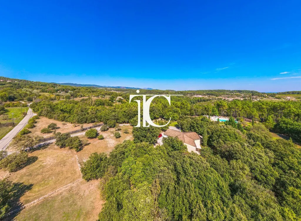 Vue aérienne - Villa avec Piscine et Jardin en Sud Ardèche