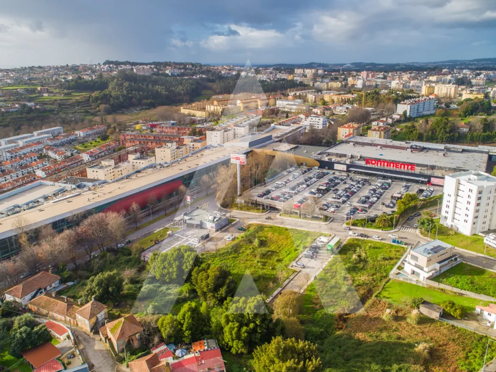 Vue aérienne - Construction Plot with Central Location in São João da Madeira