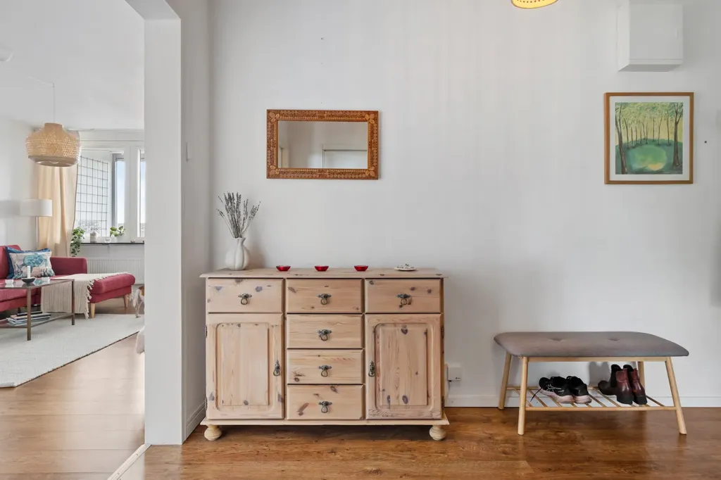 Esik - Spacious 2-Bedroom Apartment with Balcony in Kungsbacka