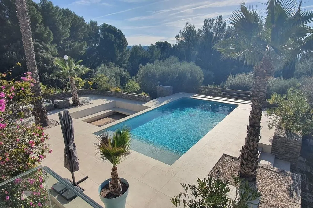 Piscine - Villa avec Vue Mer et Piscine à La Ciotat