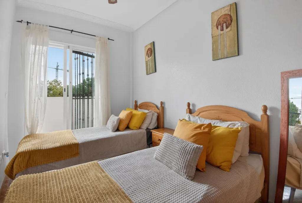Magamistoad - Semi-Detached Villa with Sea Views in Punta Prima