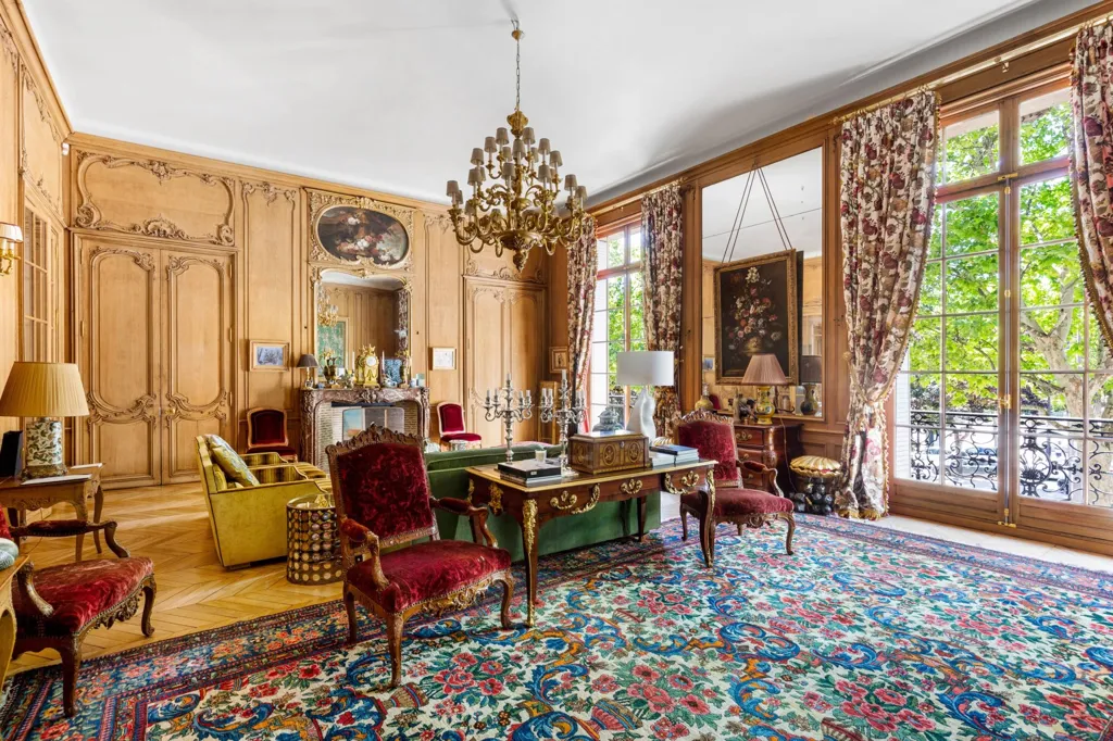 Living Room - Pied-à-Terre with View in Paris 16th