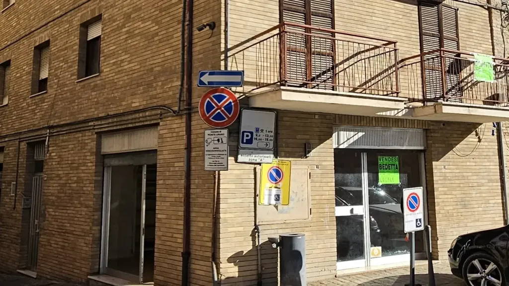 Esterno - Commercial Unit with Vitrine in Monte Urano