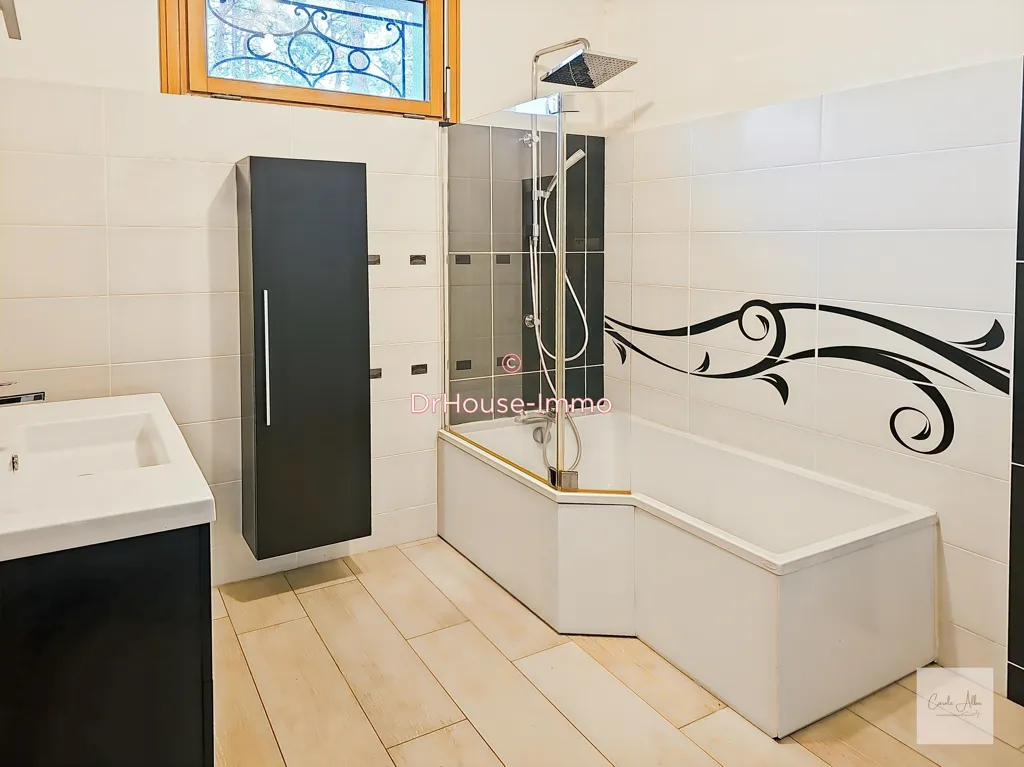Salles de bain - Maison avec Terrasse et Jardin à Peschadoires