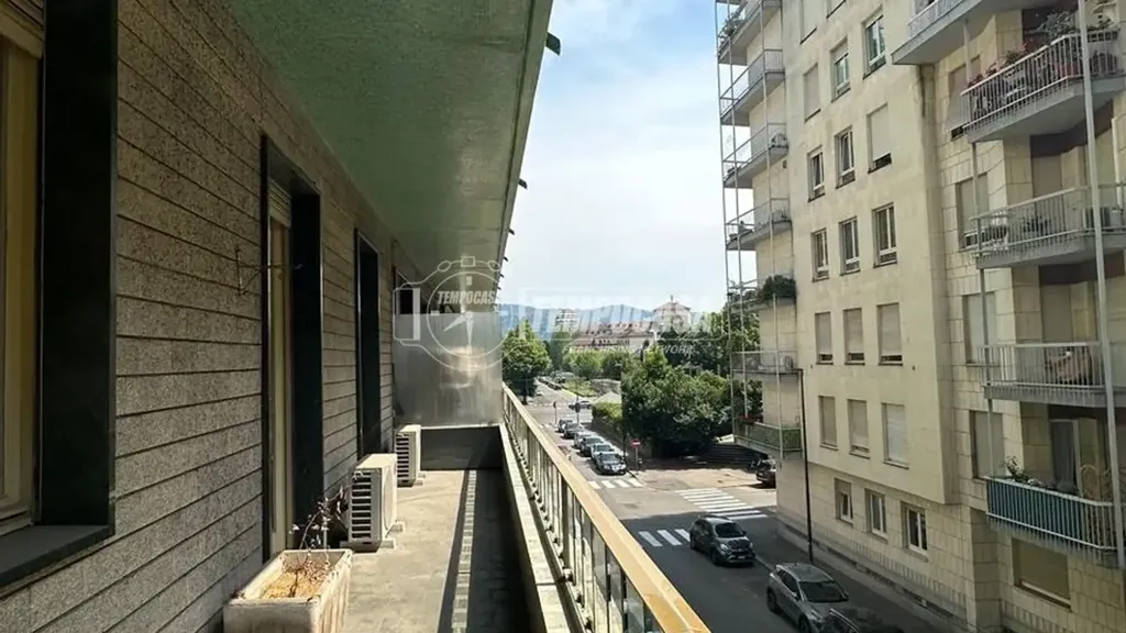 Rõdu - Penthouse with Box in Torino Crocetta