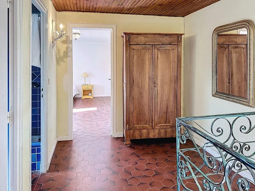Esik - 18th Century House with Pool in Lorgues