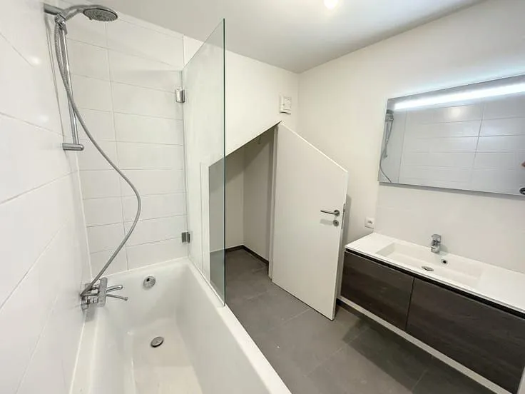 Bathrooms - City Centre Apartment in Namur